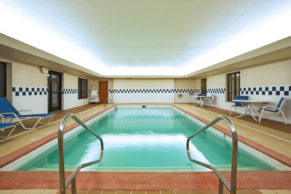 Holiday Inn Express Hotel Suites East Lansing 4/58
