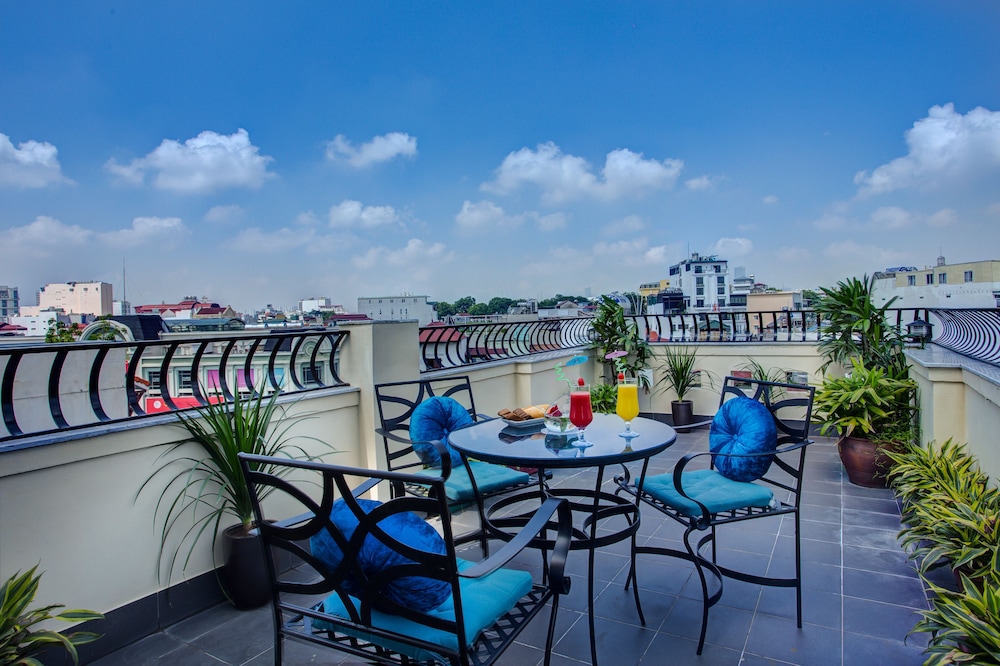 Ambassador Hanoi Hotel & Travel 35/40