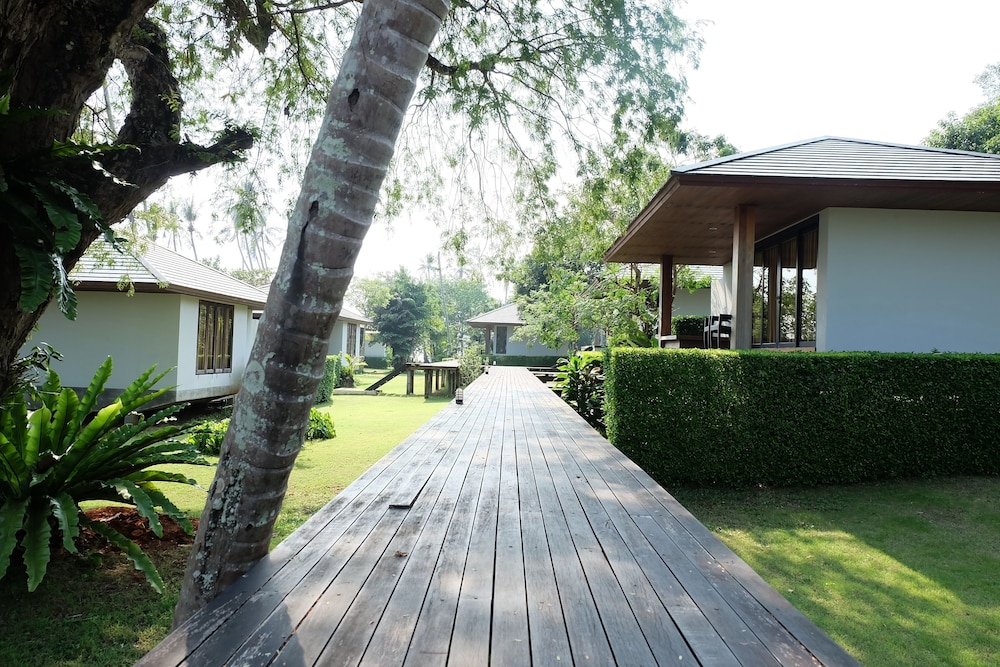 Plub Pla Koh Mak Retreat 1/68