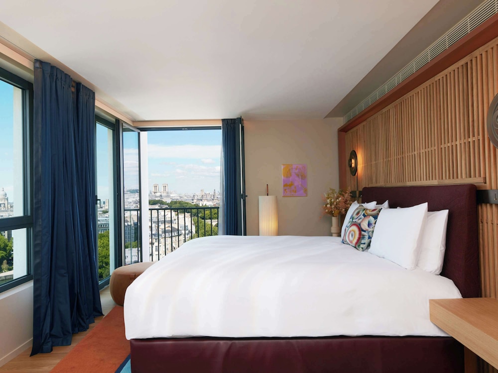 Presidential, So Panoramic, Suite, King Bed, Panoramic View, Living Area, Balcony, Corner
