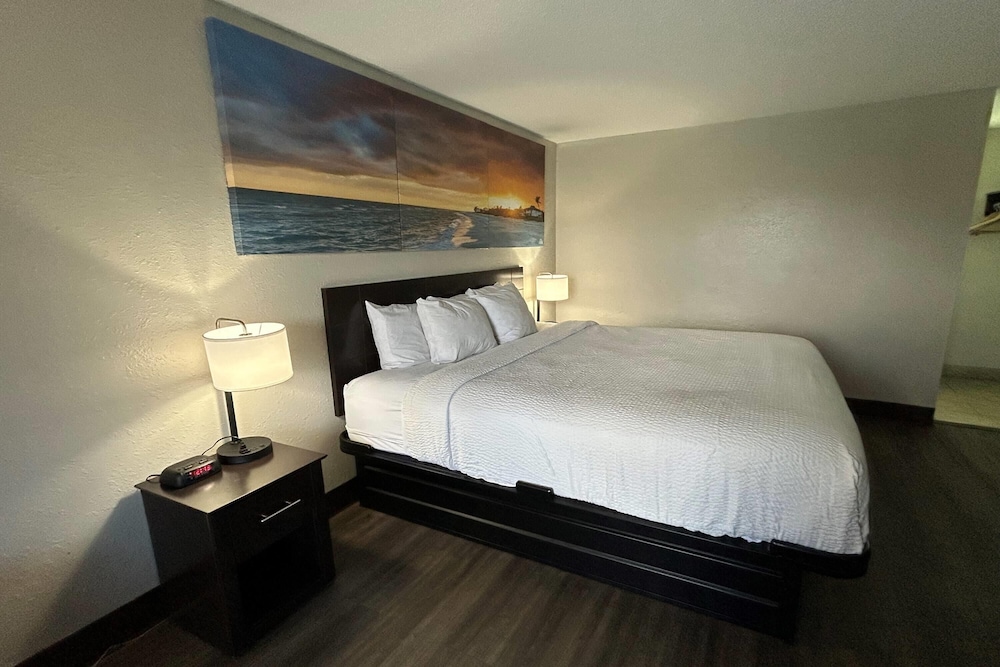 Days Inn By Wyndham Savannah Airport 11/19