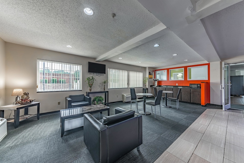 Motel6 Charlotte, NC - University 33/45