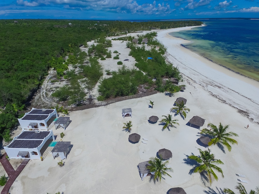 Kono Kono Beach Resort 65/73