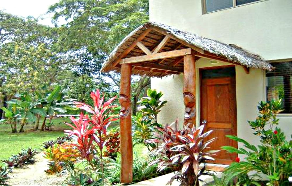 Cocomo Resort 6/50