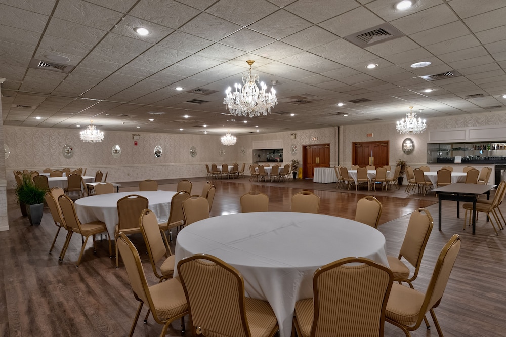 Ramada by Wyndham Vineland Millville Area 22/32