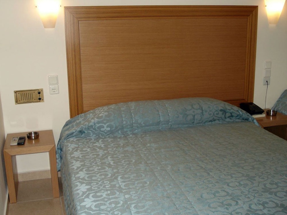 Itanos Hotel 10/25