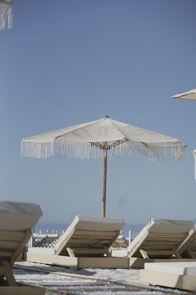 Glenn Hotel Beach 38/50