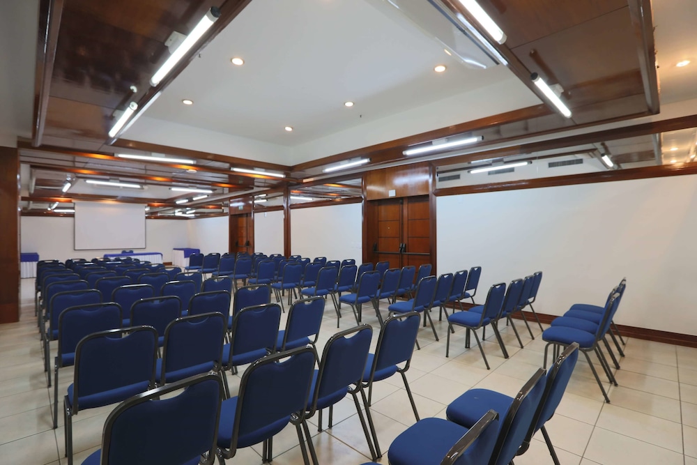 Hotel Golden Tulip Goiania Address 63/73