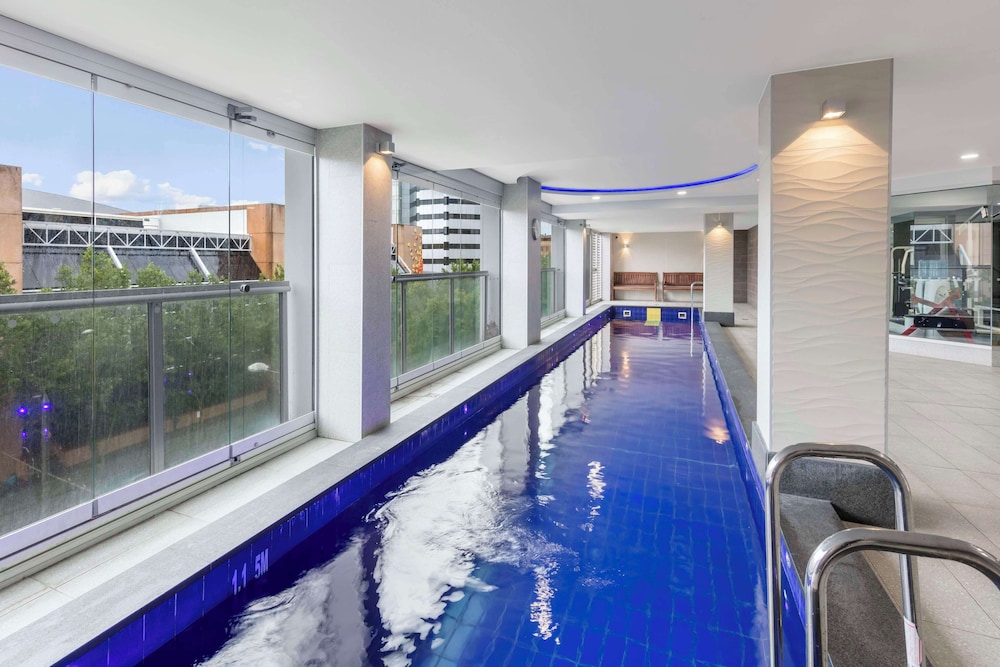 Oaks Embassy Adelaide Suites 30/64