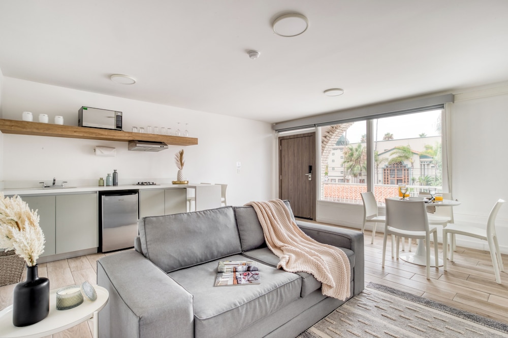 Beach House by Eazy 31/42