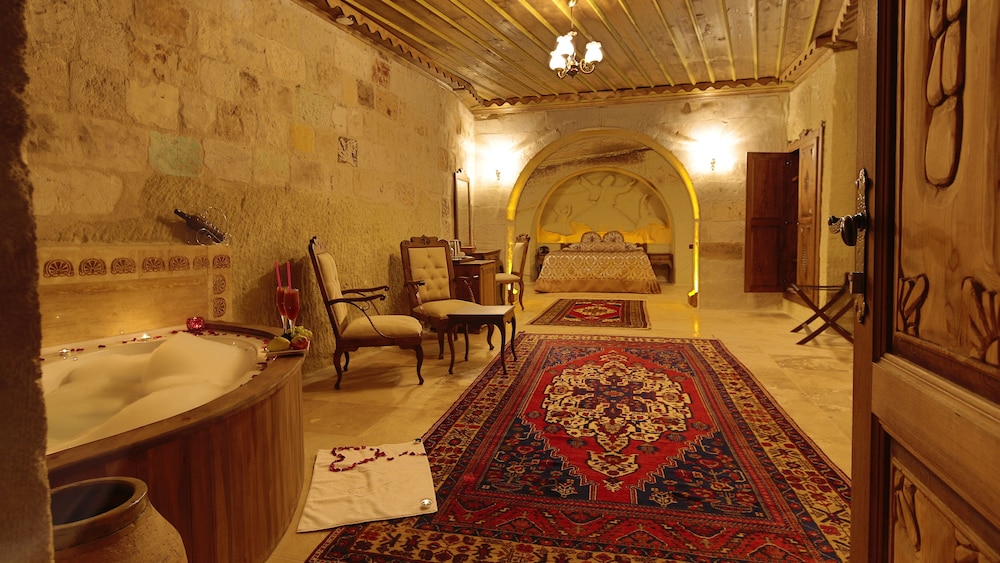 Phocas Cave Suites 37/71
