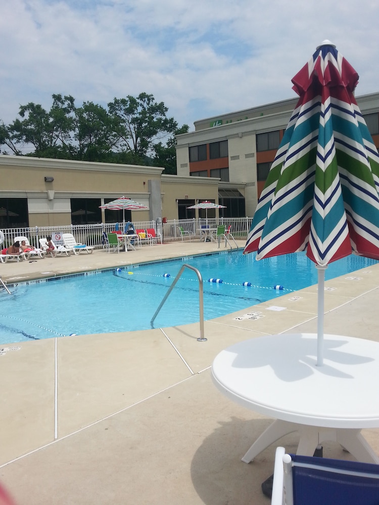 Armoni Inn and Suites 29/57