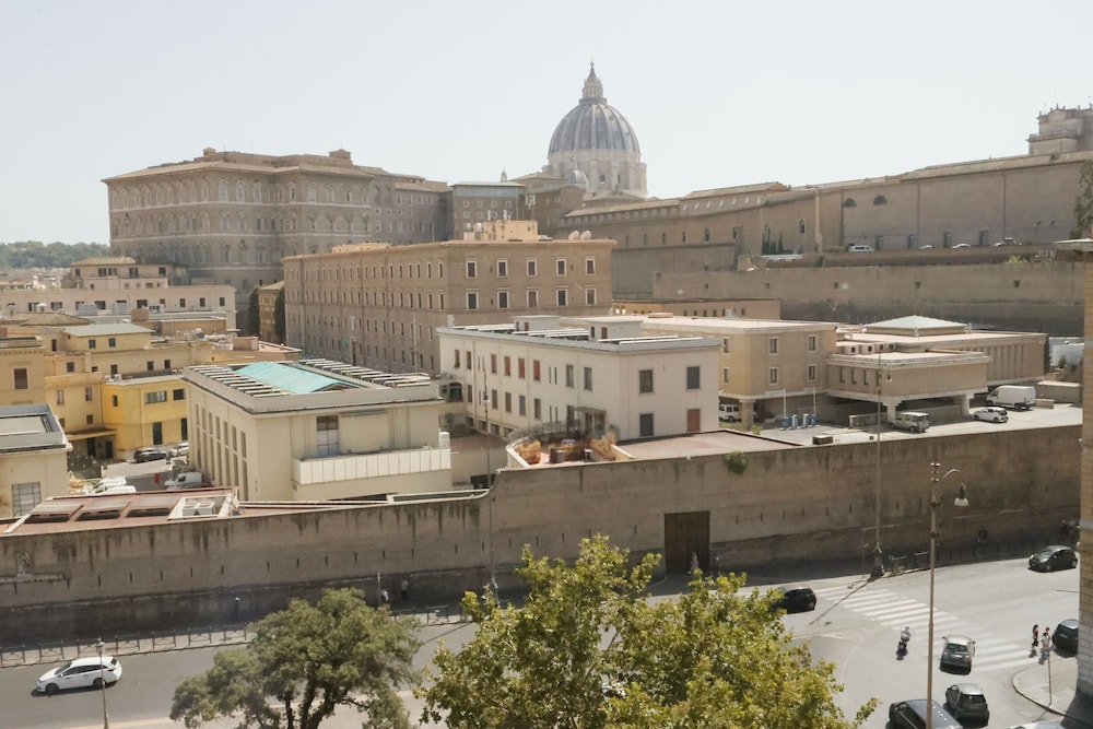 A View & A Touch Of Rome 3/69