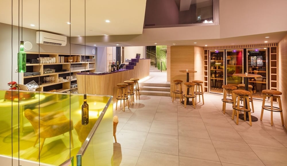 Hotel Swiss Wine by Fassbind 39/49