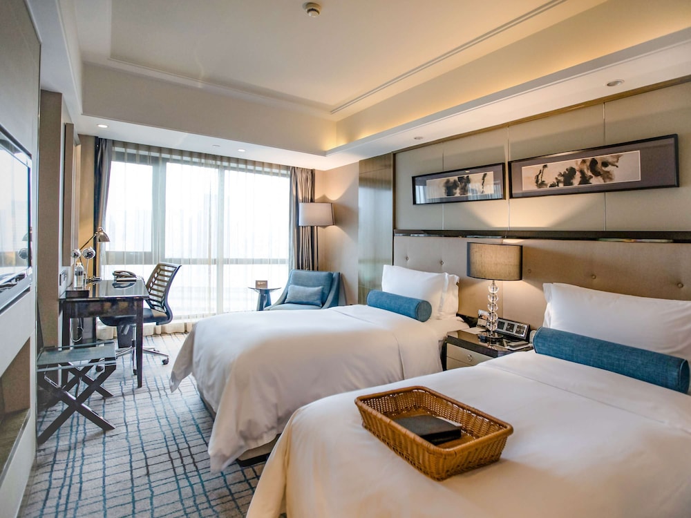 EXECUTIVE, TWIN BEDS