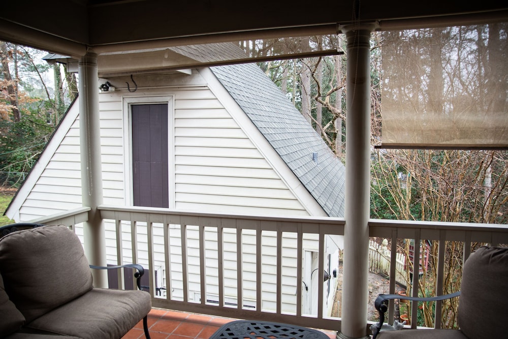 Williamsburg Sampler B & B 2/30