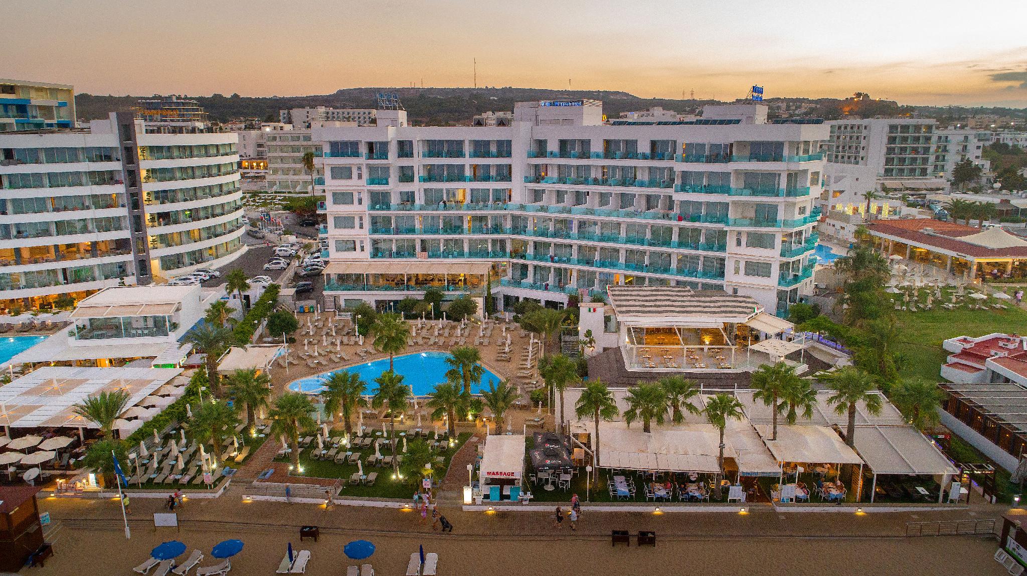 Vrissaki Beach Hotel in PARALIMNI
