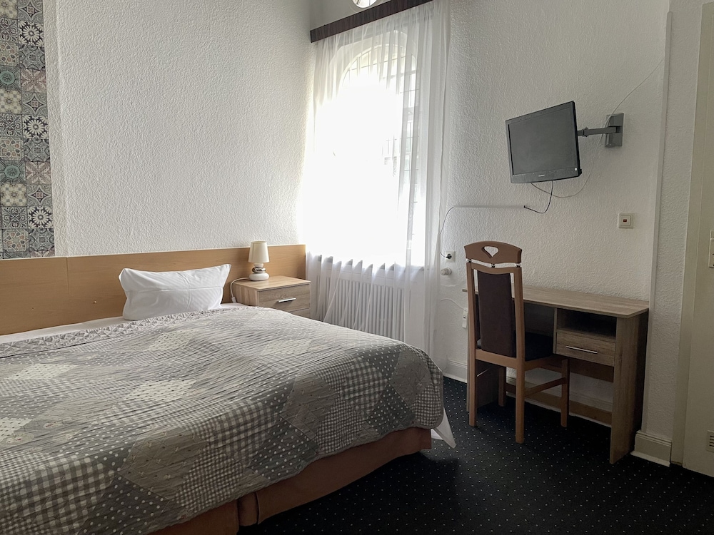 Castell Hotel 8/49