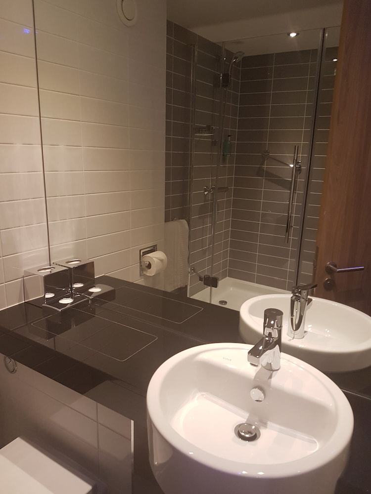 Holiday Inn Express Stockport 21/57