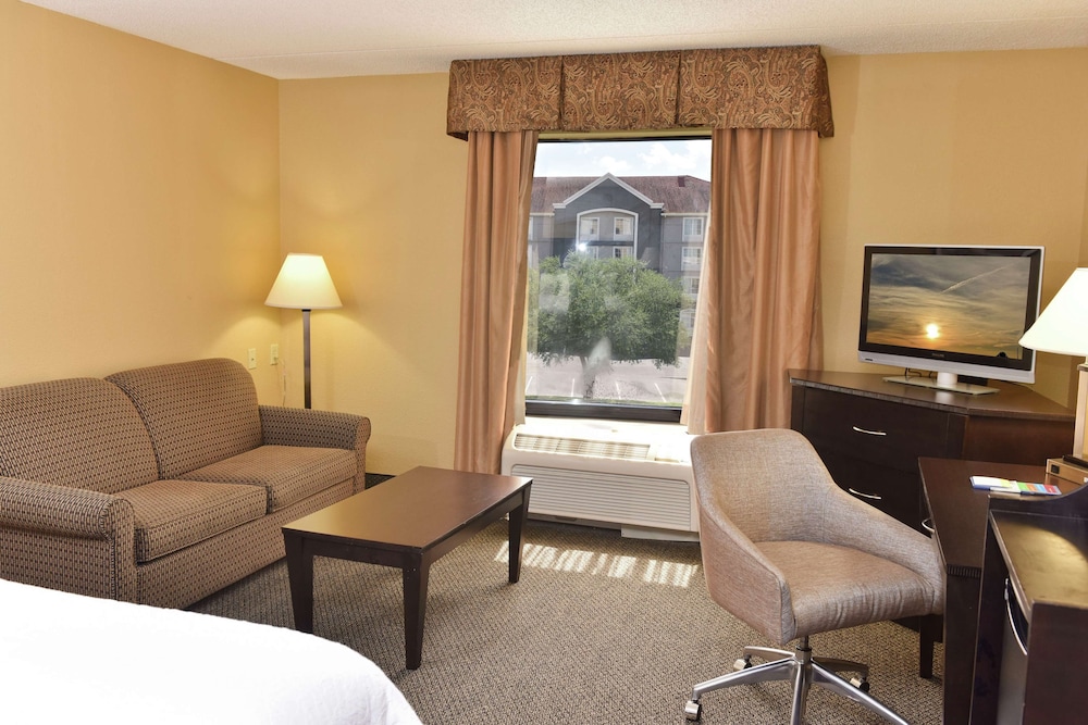 Hampton Inn & Suites Alexandria LA 33/47