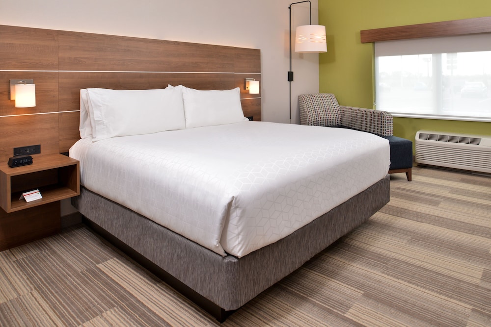 Holiday Inn Express And Suites Moundsville 26/61