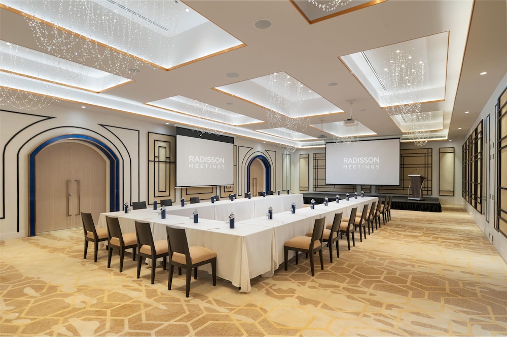Radisson Hotel Chateau de Bangkok 39/48