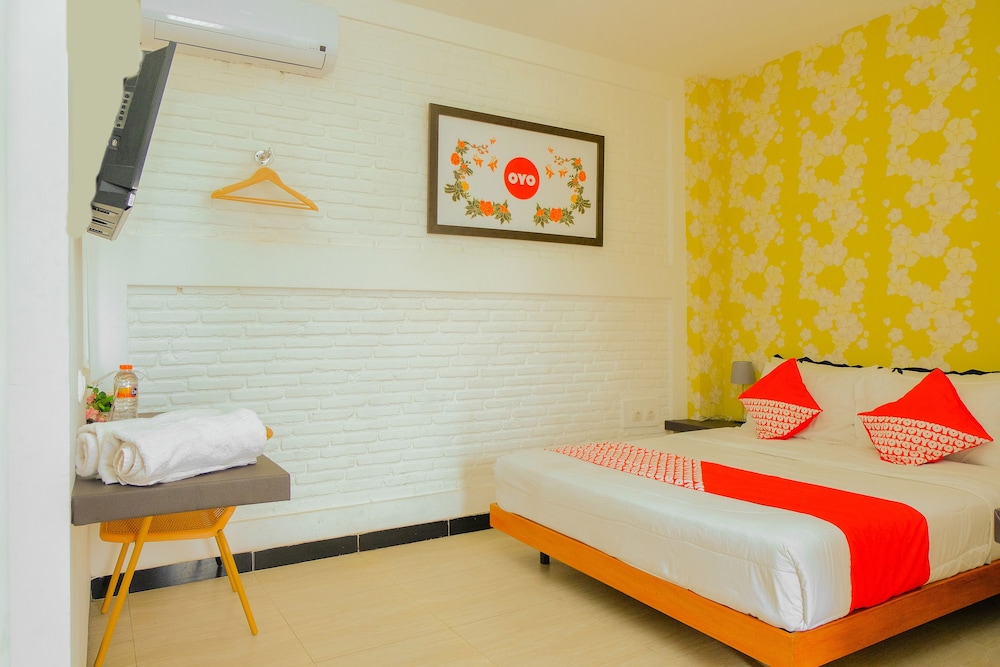 OYO 354 32 Guest House 8/40