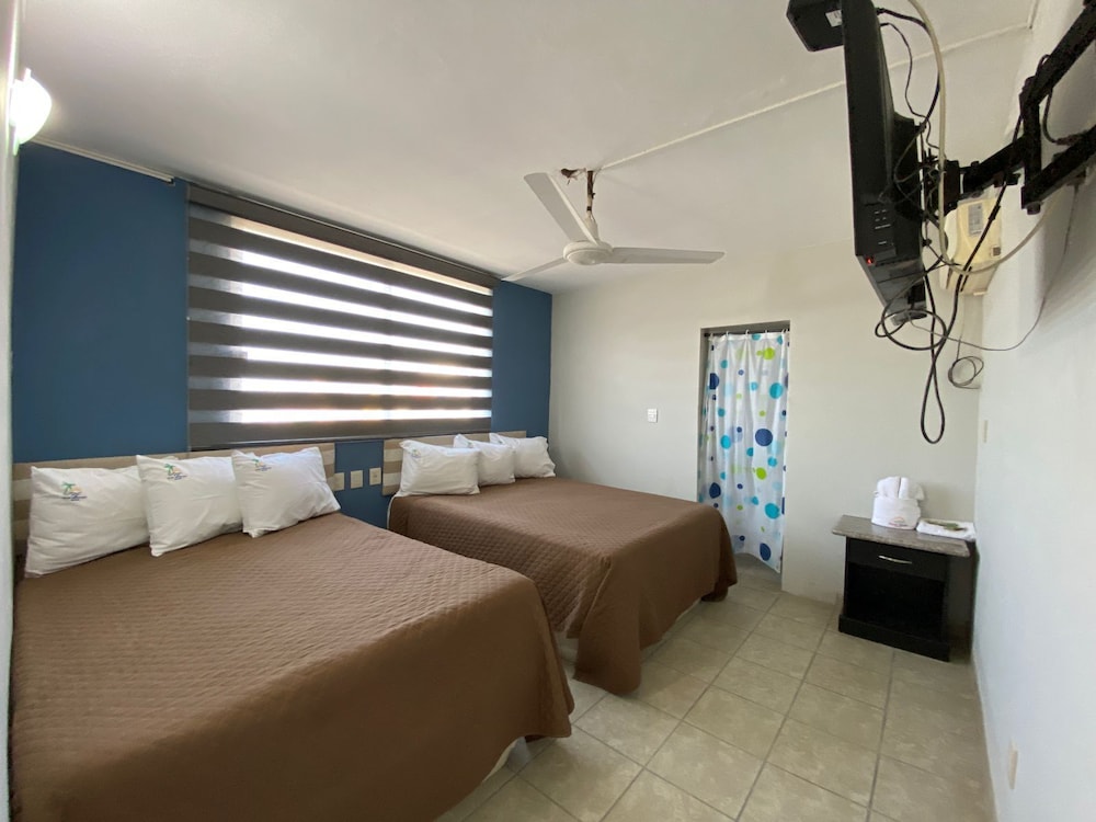 Hotel Esperanza 8/25