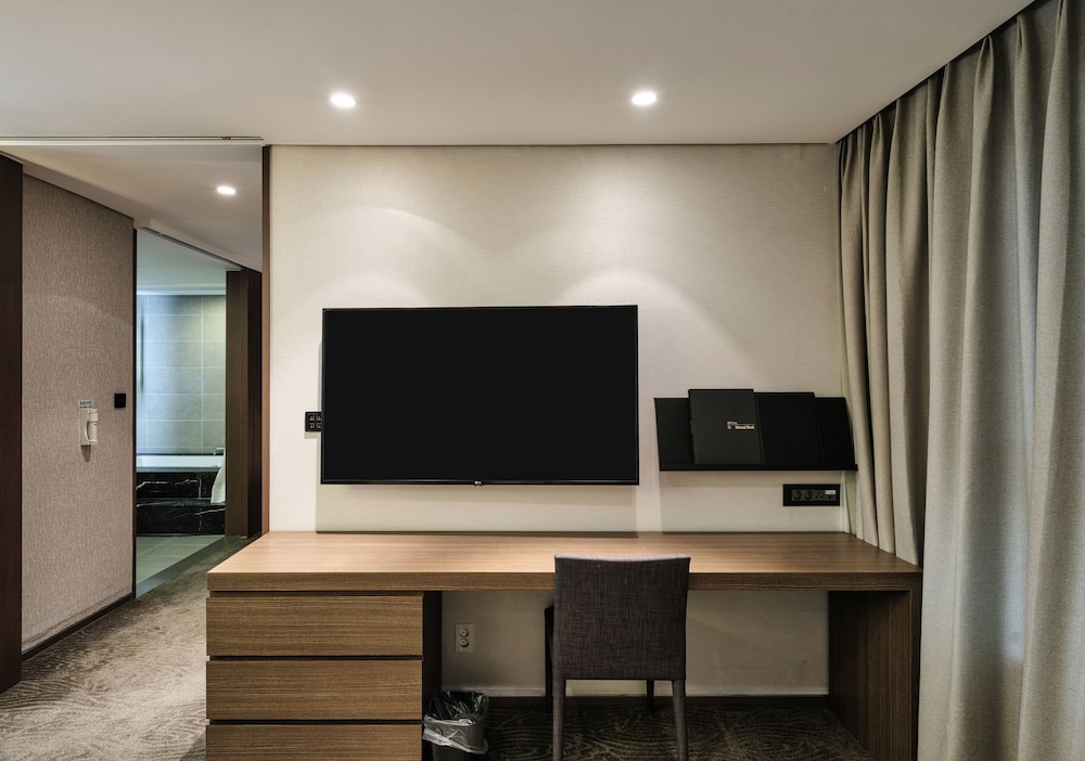 Ramada Encore by Wyndham CheonAn 43/50