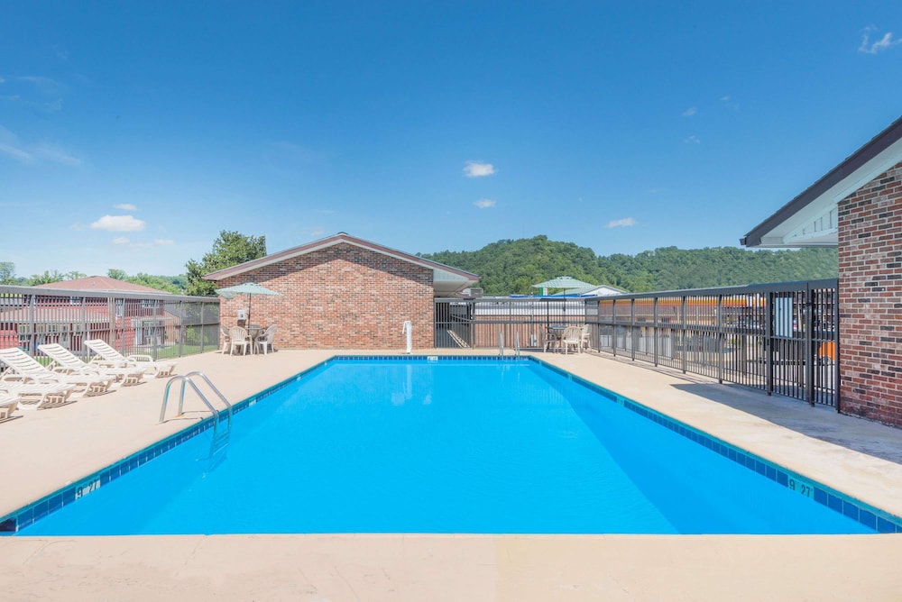 Days Inn by Wyndham Paintsville 5/22