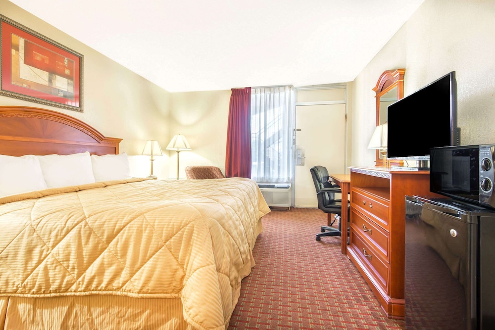 Days Inn by Wyndham Shorter 12/24