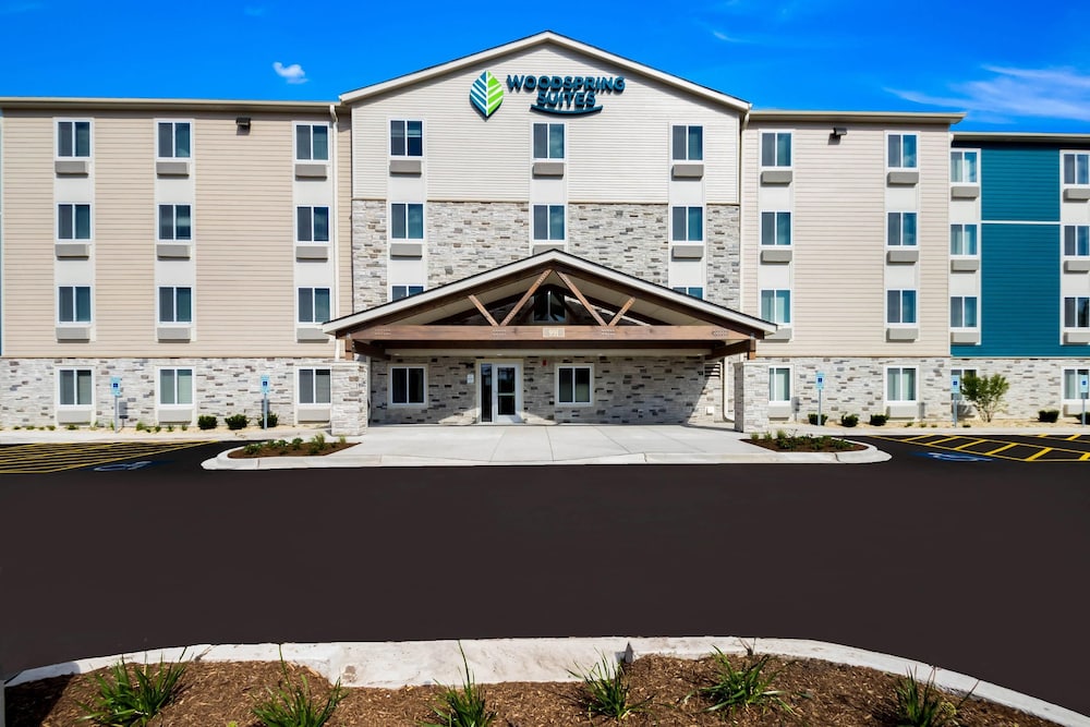 WoodSpring Suites Chicago Addison 26/31