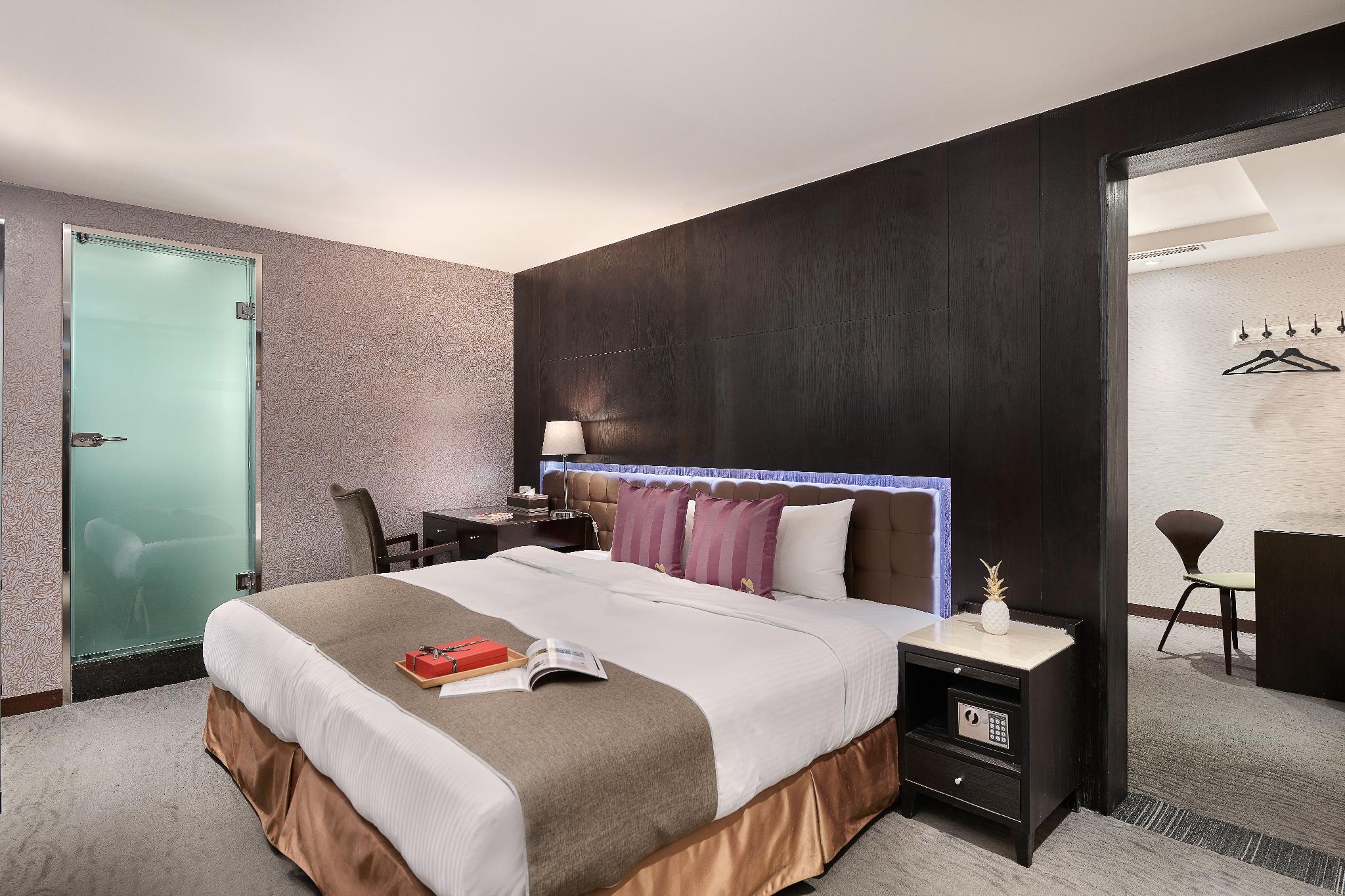 Room, Quadruple, 2 Bathrooms, No Window