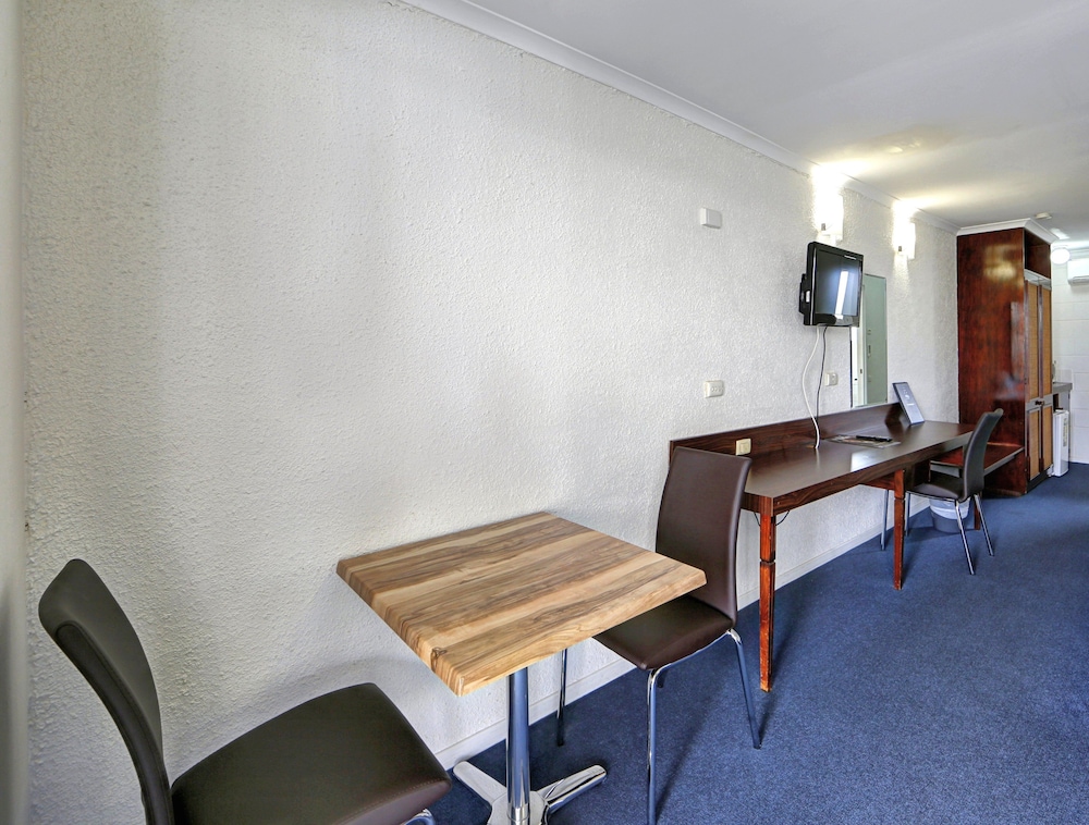 ALEXANDRA PARK MOTOR INN 39/65
