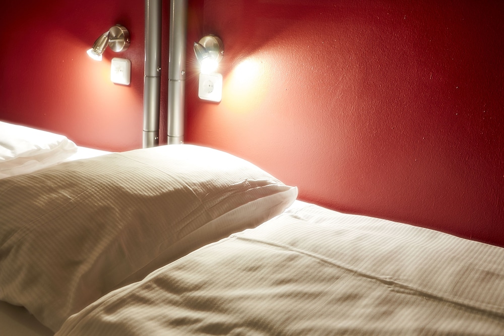 Ballhaus Berlin Hostel 33/65