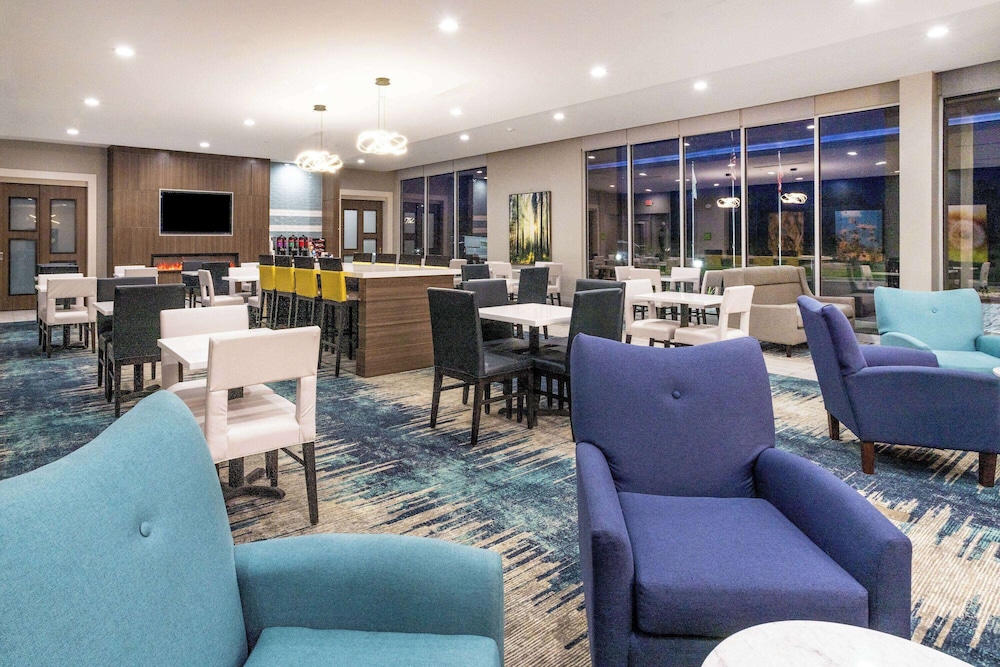 La Quinta Inn and Suites by Wyndham Valdosta 21/35