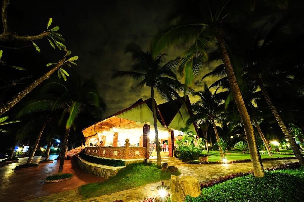 Four Oceans Resort 36/42