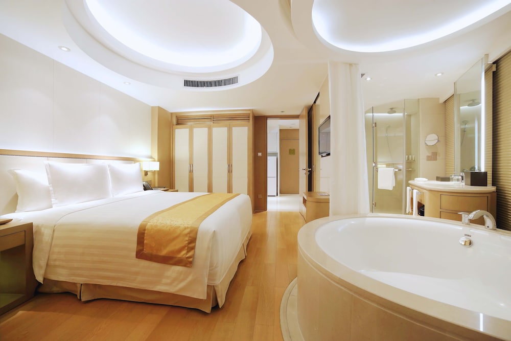 Suite, King Bed