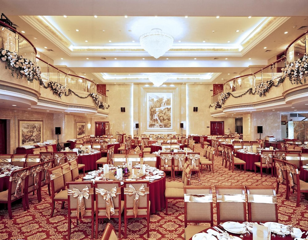 Xinhai Jinjiang Hotel 33/45