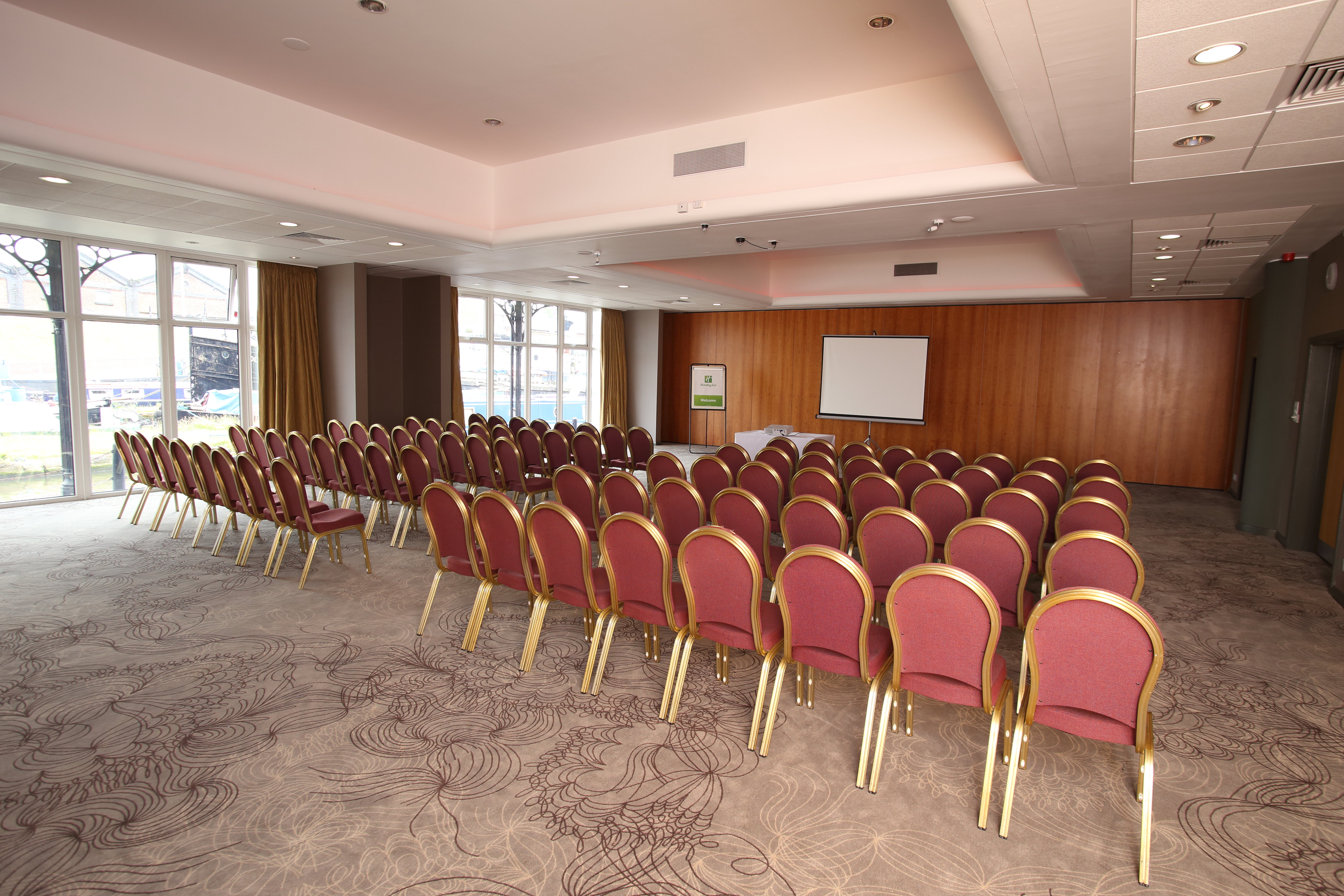 Holiday Inn Ellesmere Port Cheshire Oaks 34/48