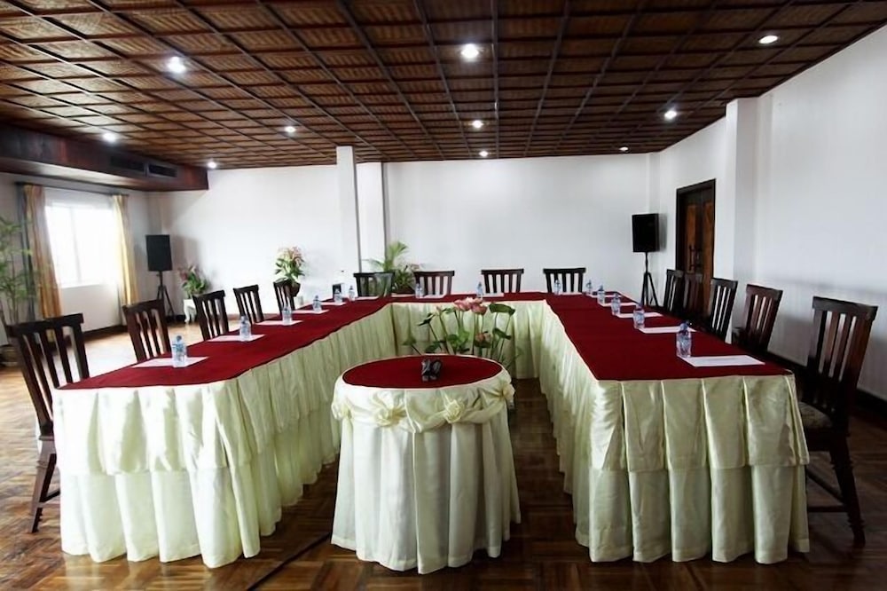 Sengtawan Riverside Hotel 17/23