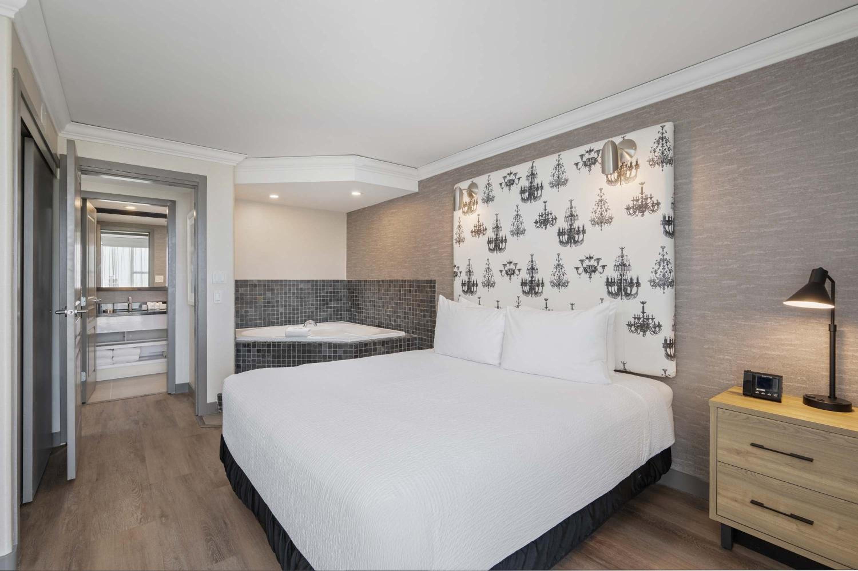 Penthouse, Suite, King Bed, Sofa, Hot Tub