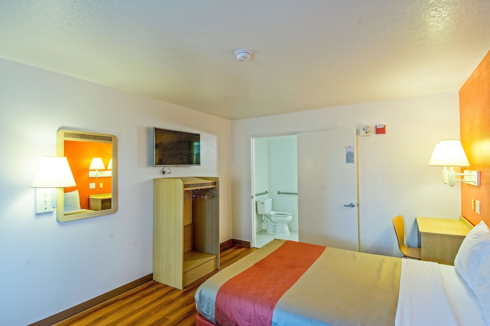 Motel6 Redding, CA - South 16/36