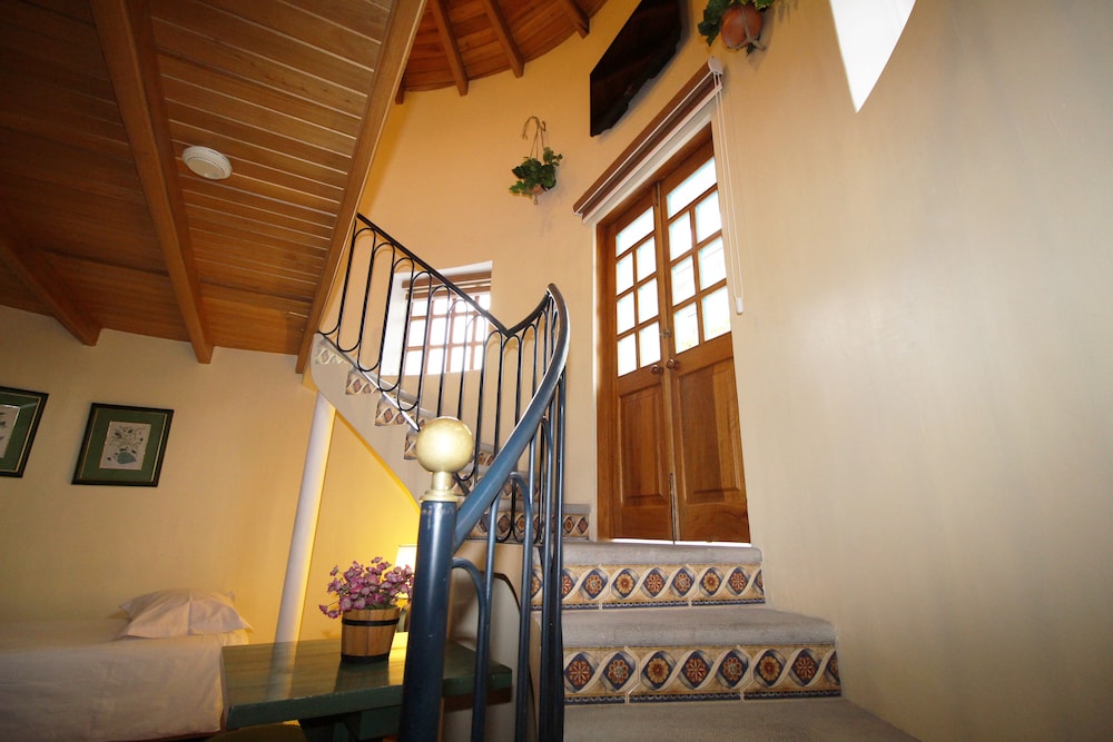 Vieja Cuba Hotel 40/60
