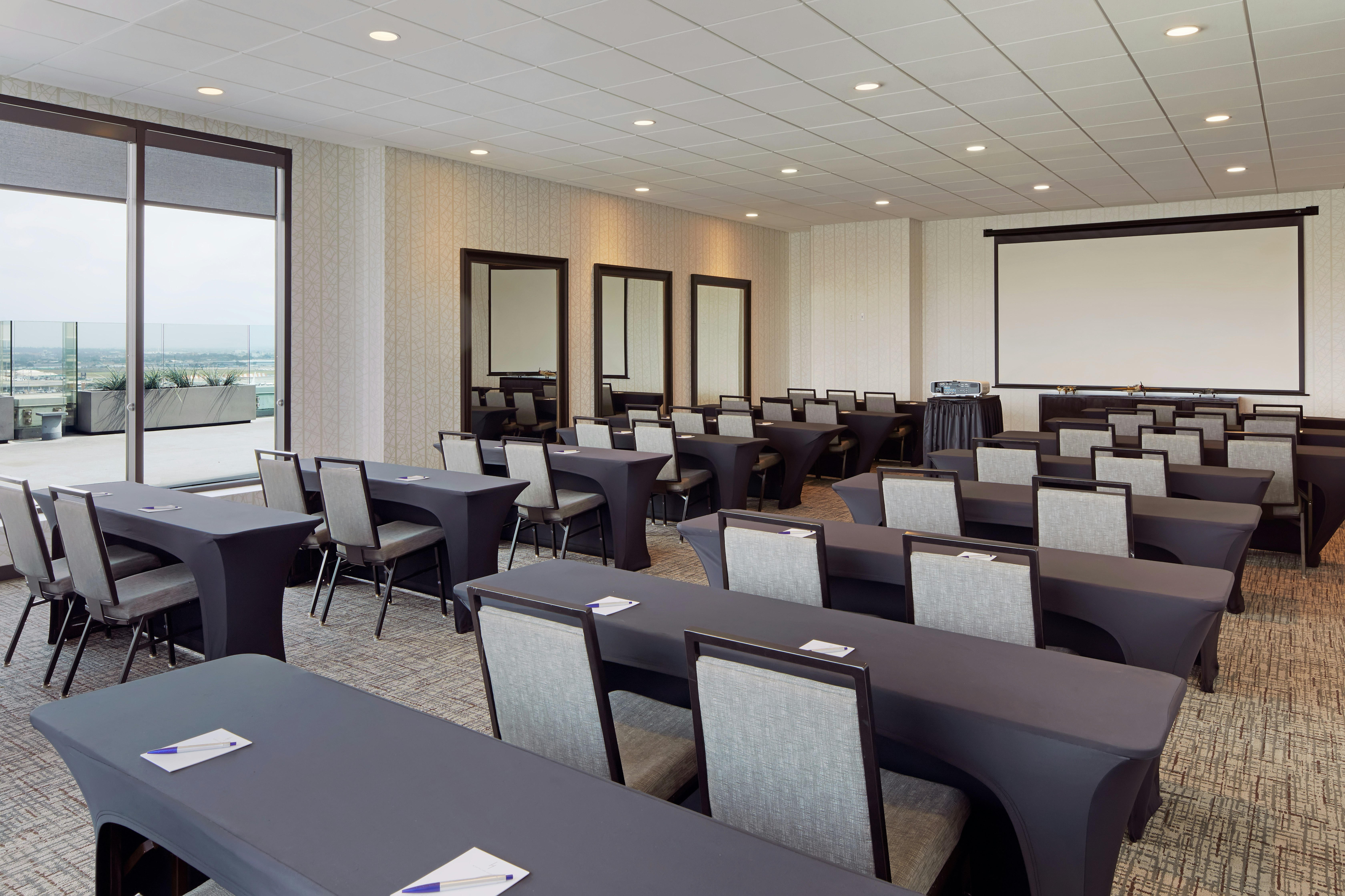 H Hotel Los Angeles, Curio Collection by Hilton 45/59