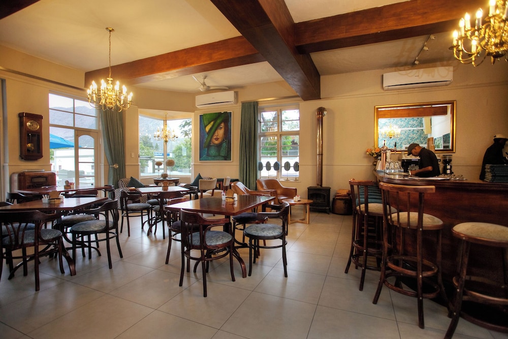 Montagu Country Hotel 72/89