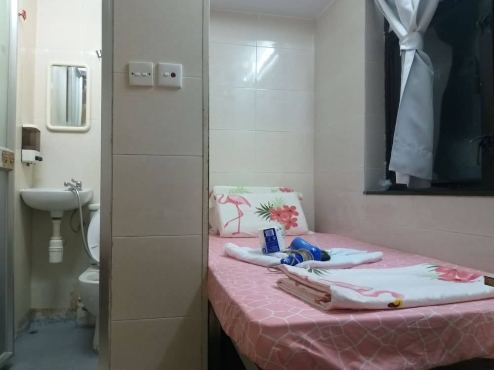 ROOM, SINGLE
