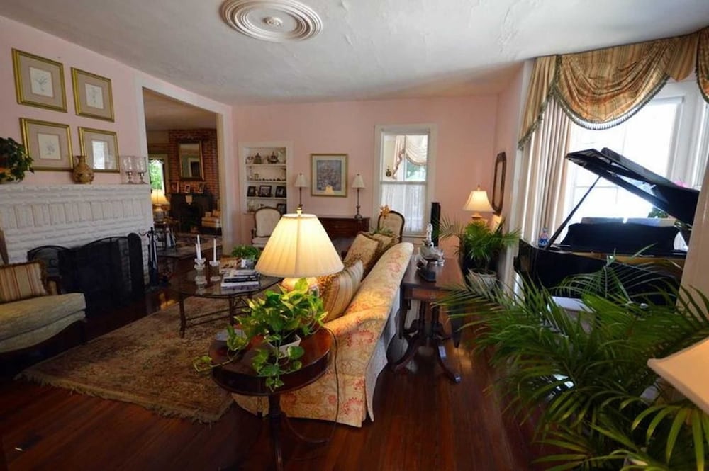 The Kenwood Inn 28/50