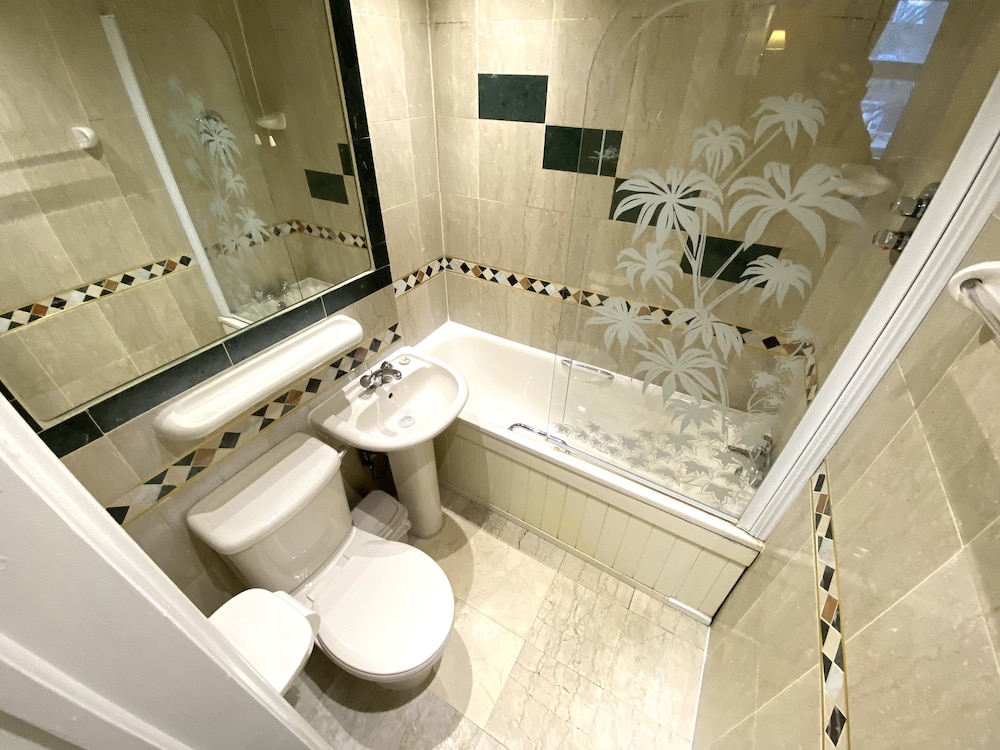 Brompton Hotel 55/60
