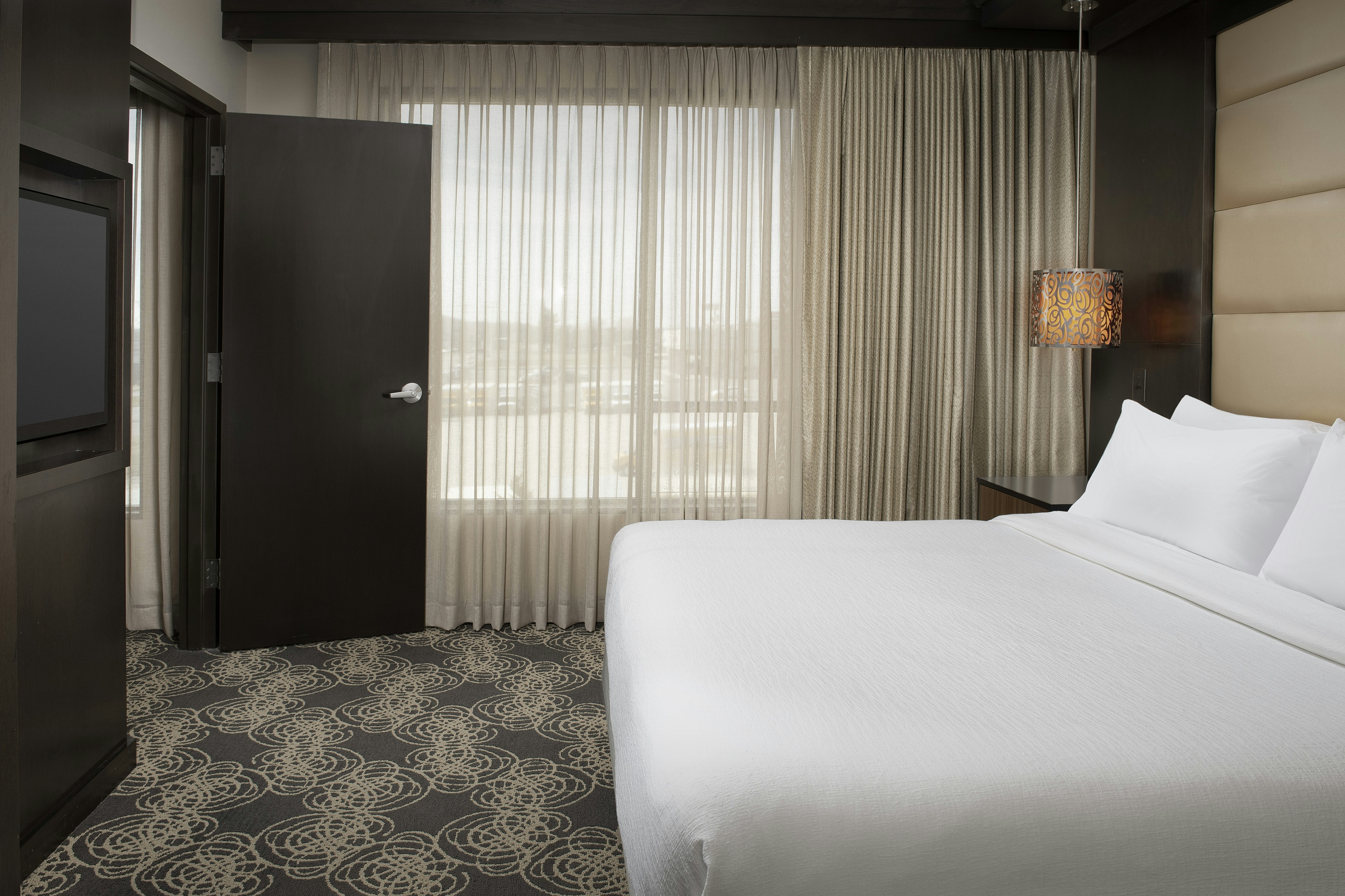 2 ROOMS, SUITE, KING BED